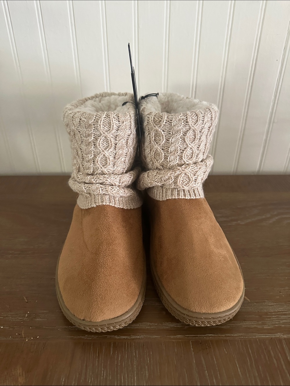 Muk Luks Tan Suede-Look Slipper Bootie with Cream Cable Knit Cuff NEW sz M 7/8 - Picture 5 of 11